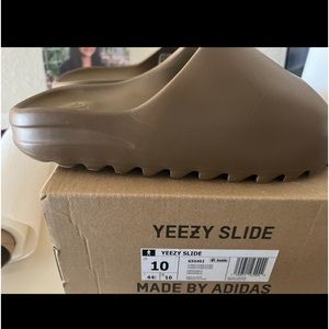 Yezzey slides size 10 men